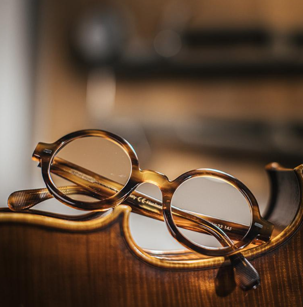 How to Choose the Perfect Pair of Glasses: A Comprehensive Guide