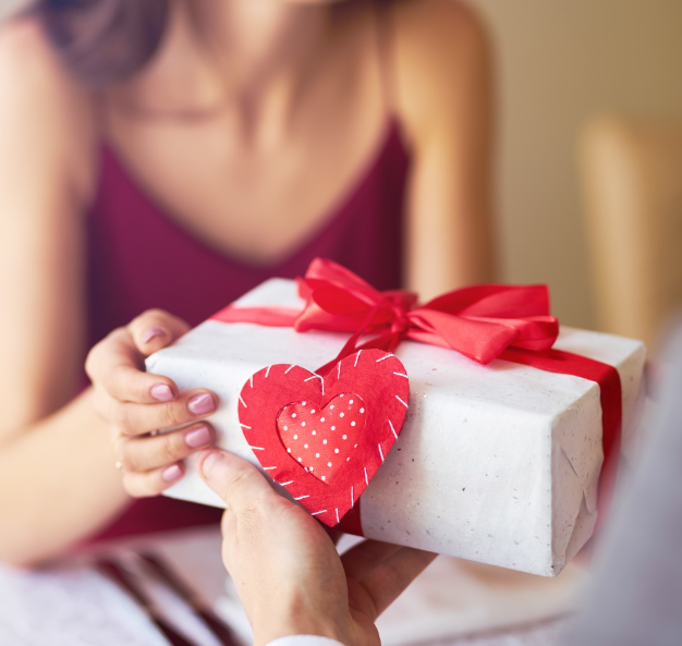 Winter Gifts for Your Girlfriend: Thoughtful Ideas to Warm Her Heart