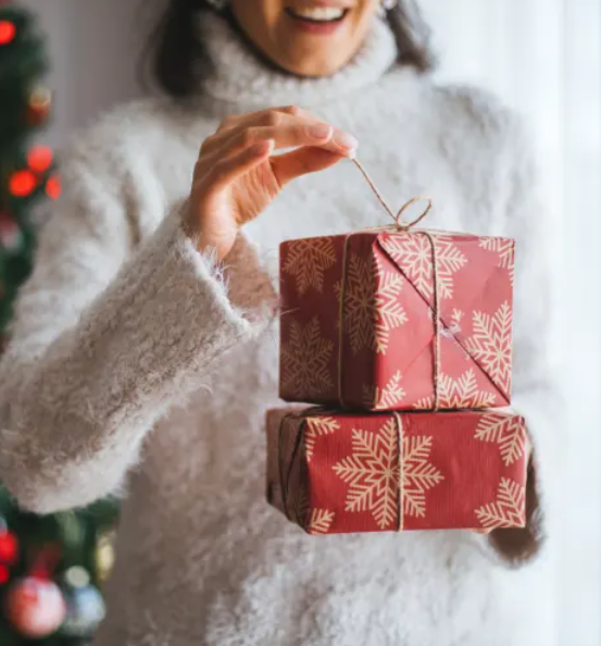 5 Thoughtful Christmas Gifts to Sweep Your Girlfriend off Her Feet