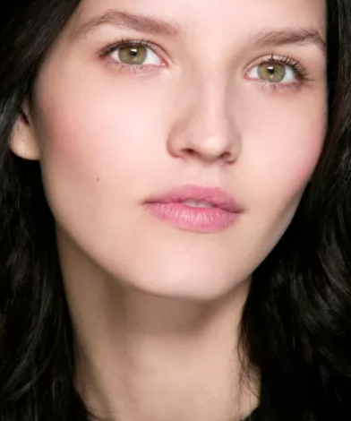 Makeup Tricks for a Slimmer-Looking Face