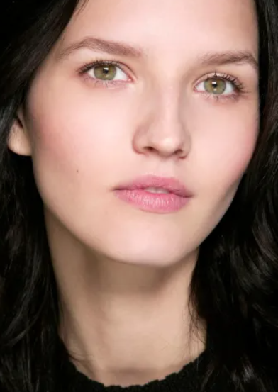 Makeup Tricks for a Slimmer-Looking Face