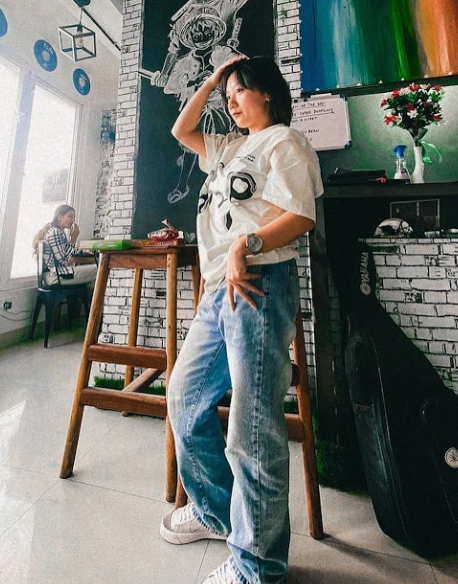 6 Ways to Style Oversized Tees This Winter